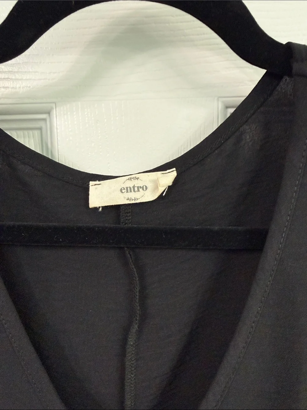 GUC Entro short sleeve black blouse.  Size XL. - Picture 2 of 3